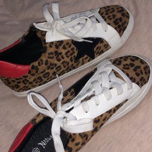 women’s tennis shoe